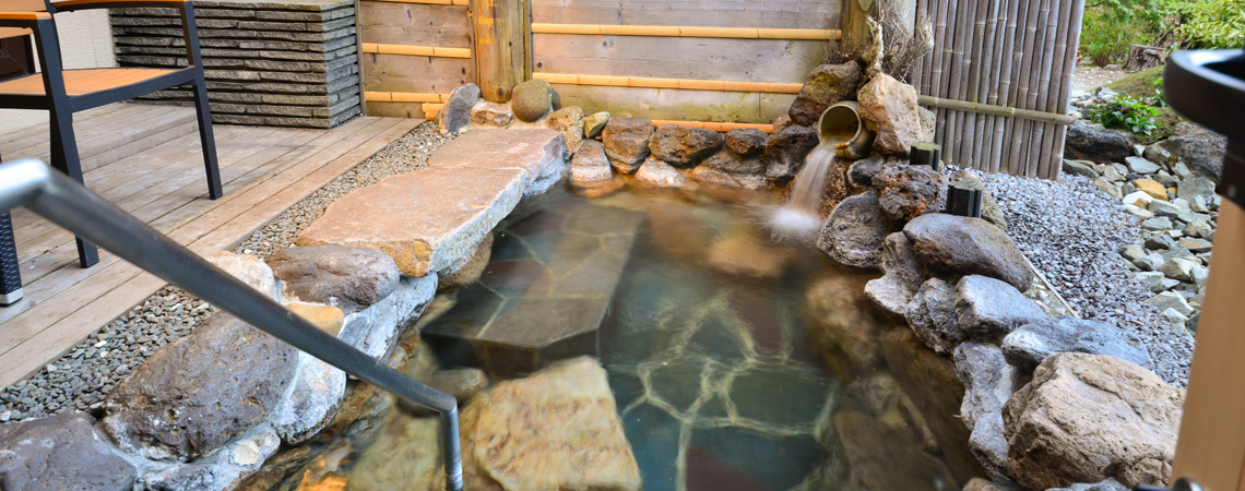 Japanese style room with an open-air bath